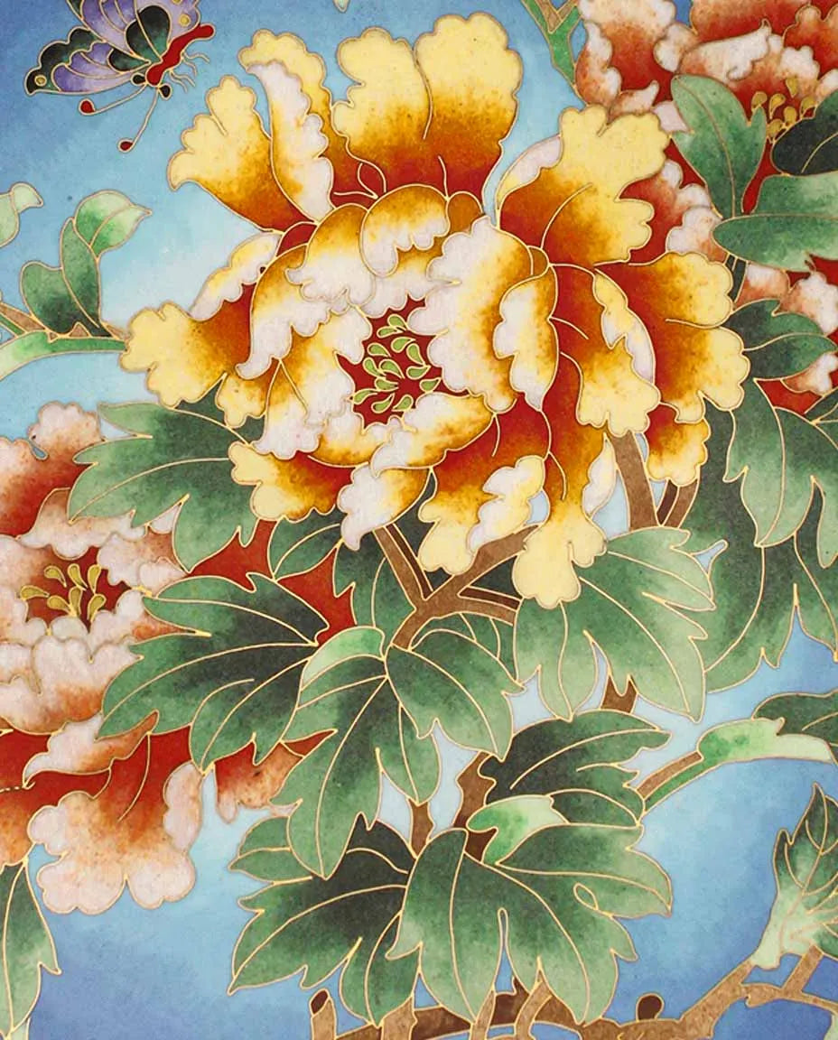 Close-up detail of the gold-plated copper rim and enamel peony pattern on this Royal Cloisonne plate, a premium piece for luxury home decor and home gifts