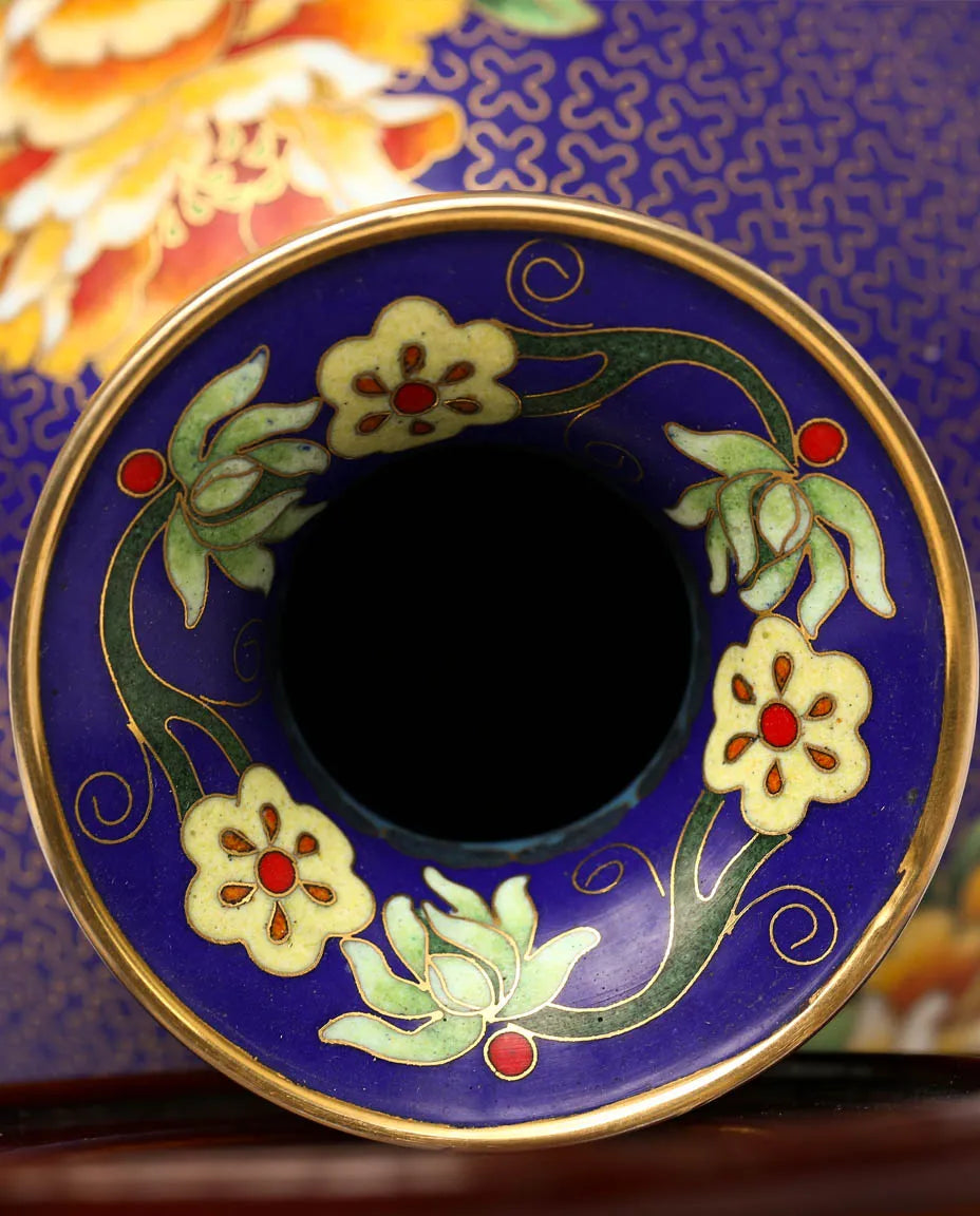 Close-up detail of the gold-plated copper rim and enamel blooming peony pattern on this Royal Cloisonne vase,a premium piece for luxury home decor and home gifts