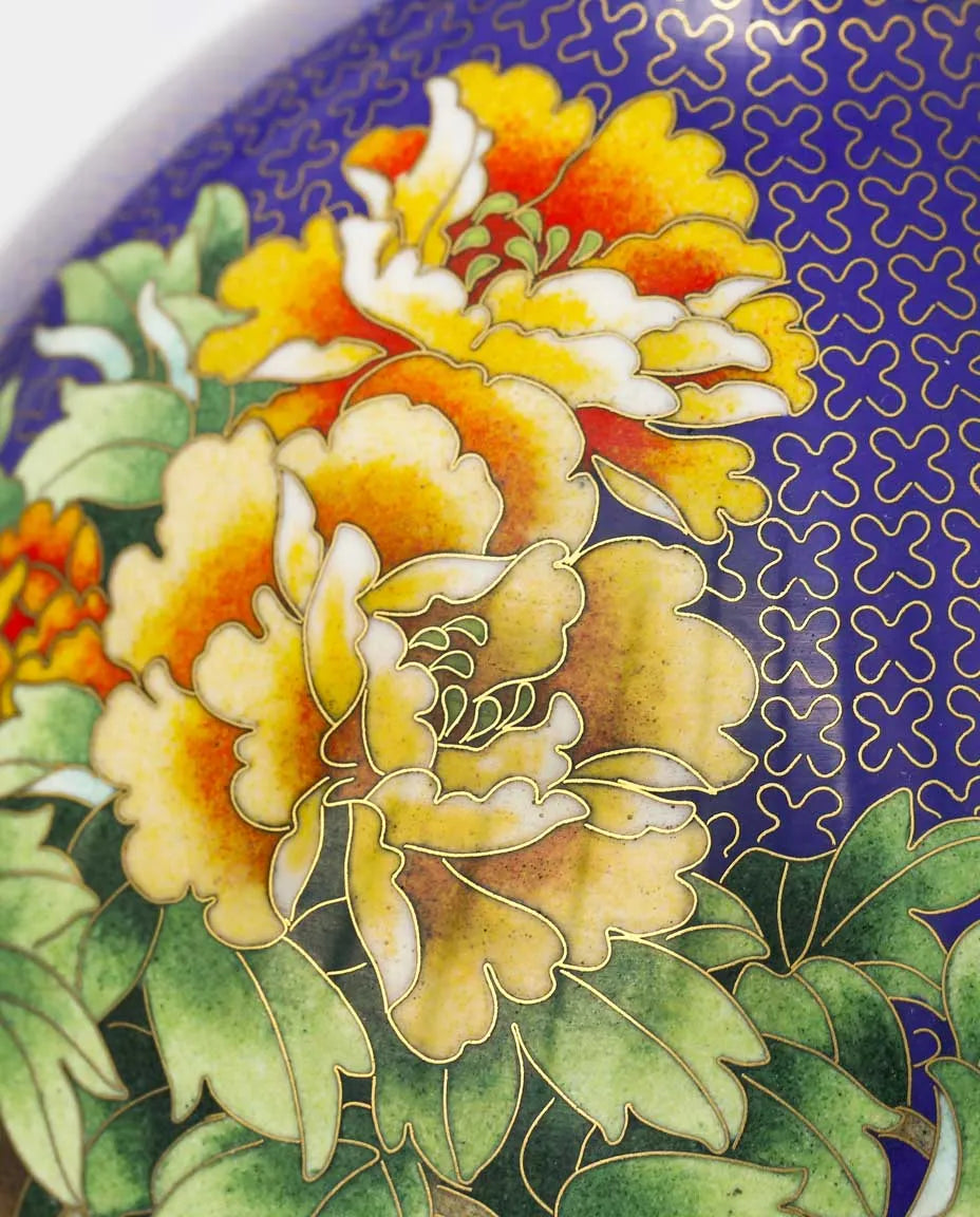 Close-up detail of the gold-plated copper rim and enamel blooming peony pattern on this Royal Cloisonne vase,a premium piece for luxury home decor and home gifts