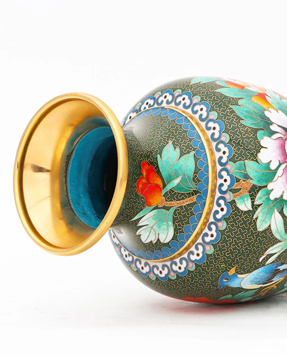 Close-up detail of the gold-plated copper rim and enamel royal flower pattern on this Royal Cloisonne vase,a premium piece for luxury home decor and home gifts
