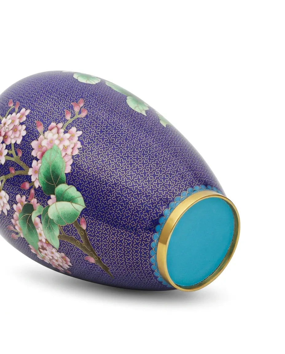Close-up detail of the gold-plated copper rim and enamel hydrangea pattern on this Royal Cloisonne vase,a premium piece for luxury home decor and home gifts
