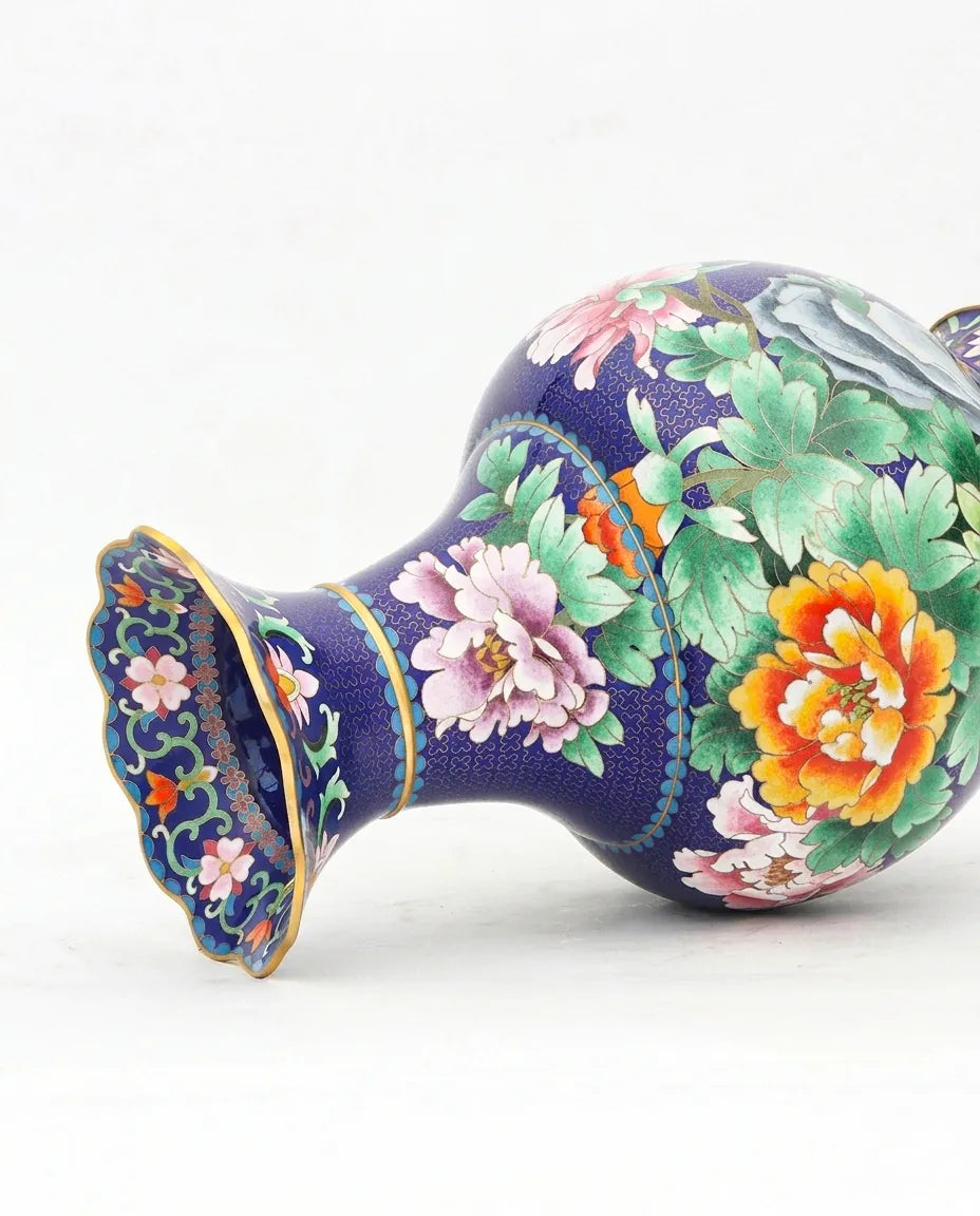 Close-up detail of the gold-plated copper rim and enamel pomegranate pattern on this Royal Cloisonne vase,a premium piece for luxury home decor and home gifts