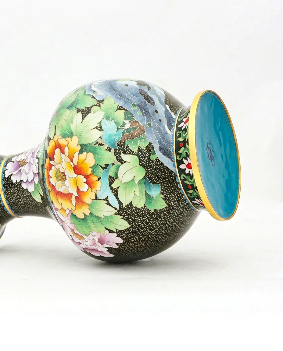 Close-up detail of the gold-plated copper rim and enamel pomegranate pattern on this Royal Cloisonne vase,a premium piece for luxury home decor and home gifts