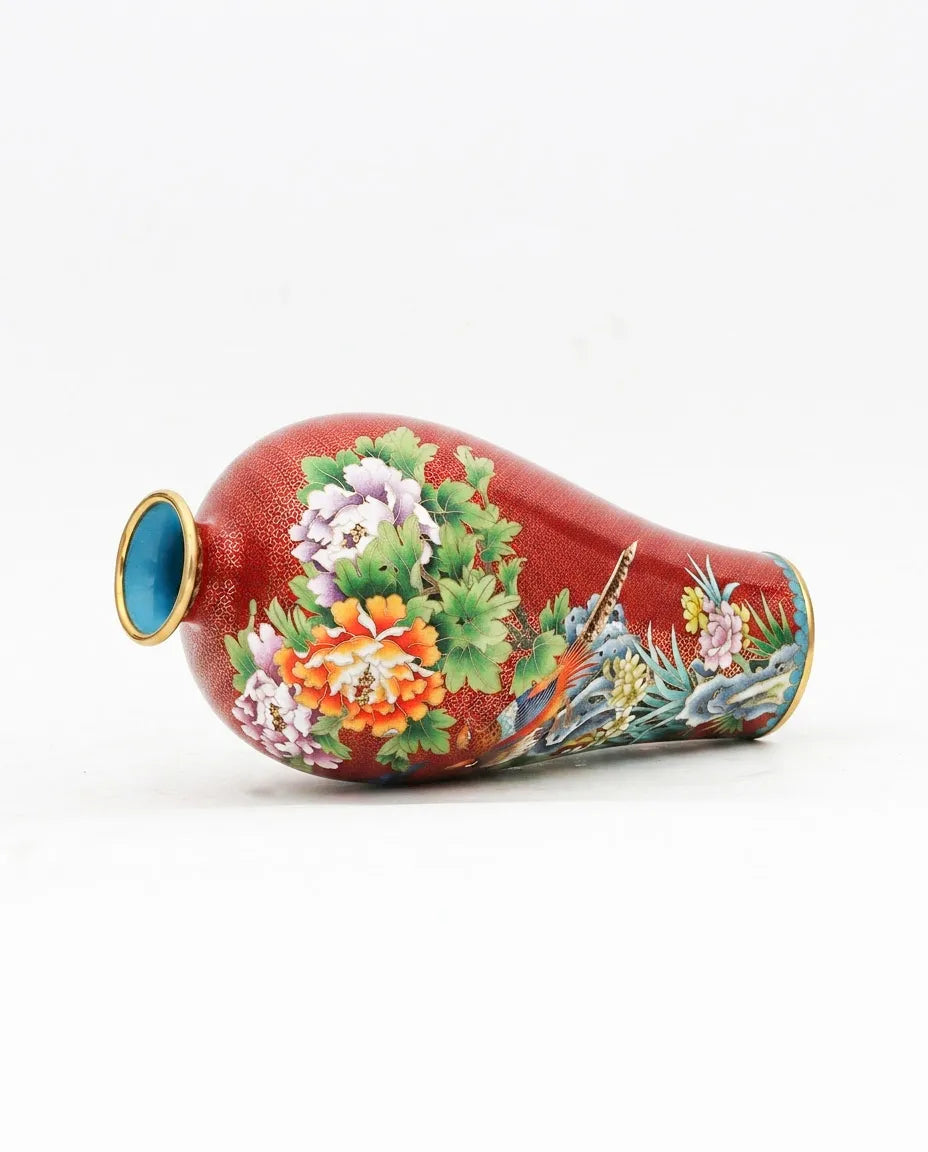 Close-up detail of the gold-plated copper rim and enamel flower and bird pattern on this Royal Cloisonne vase,a premium piece for luxury home decor and home gifts