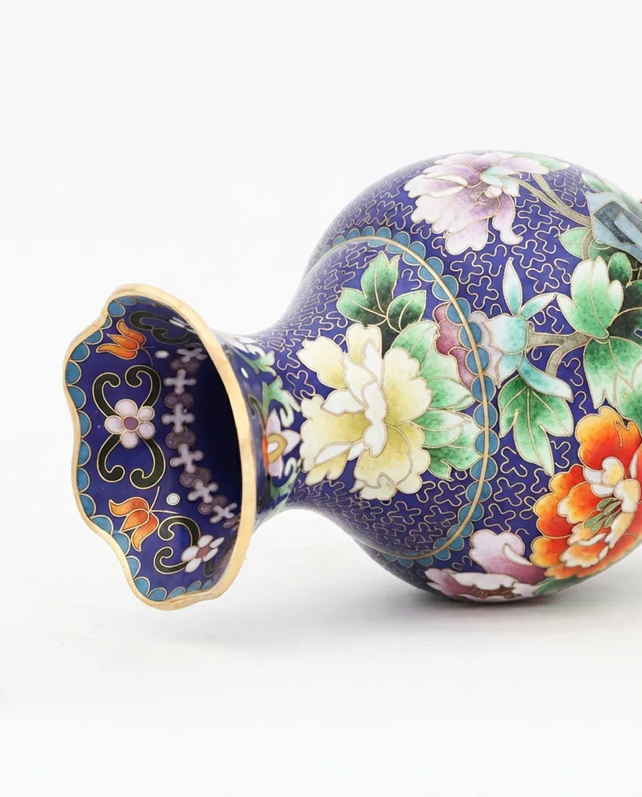 Close-up detail of the gold-plated copper rim and enamel pomegranate pattern on this Royal Cloisonne vase,a premium piece for luxury home decor and home gifts