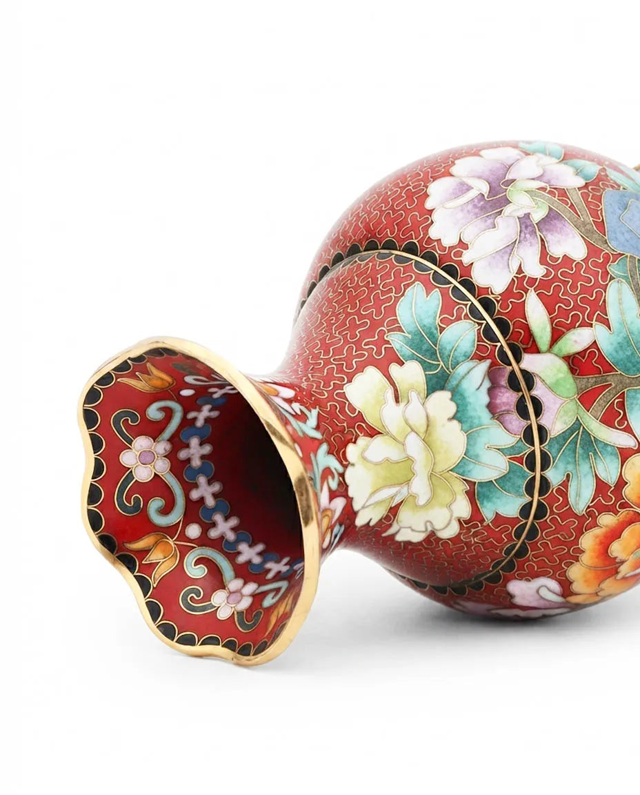 Close-up detail of the gold-plated copper rim and enamel pomegranate pattern on this Royal Cloisonne vase,a premium piece for luxury home decor and home gifts