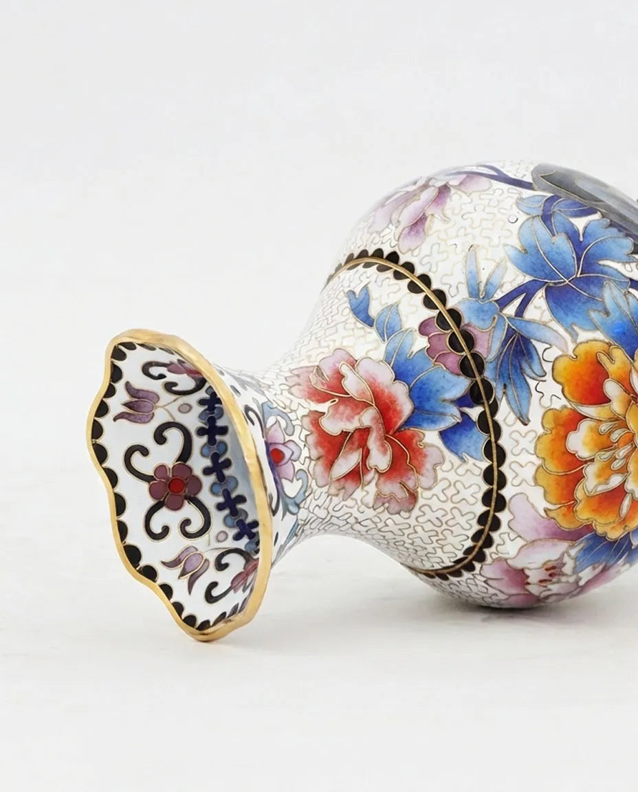 Close-up detail of the gold-plated copper rim and enamel pomegranate pattern on this Royal Cloisonne vase,a premium piece for luxury home decor and home gifts