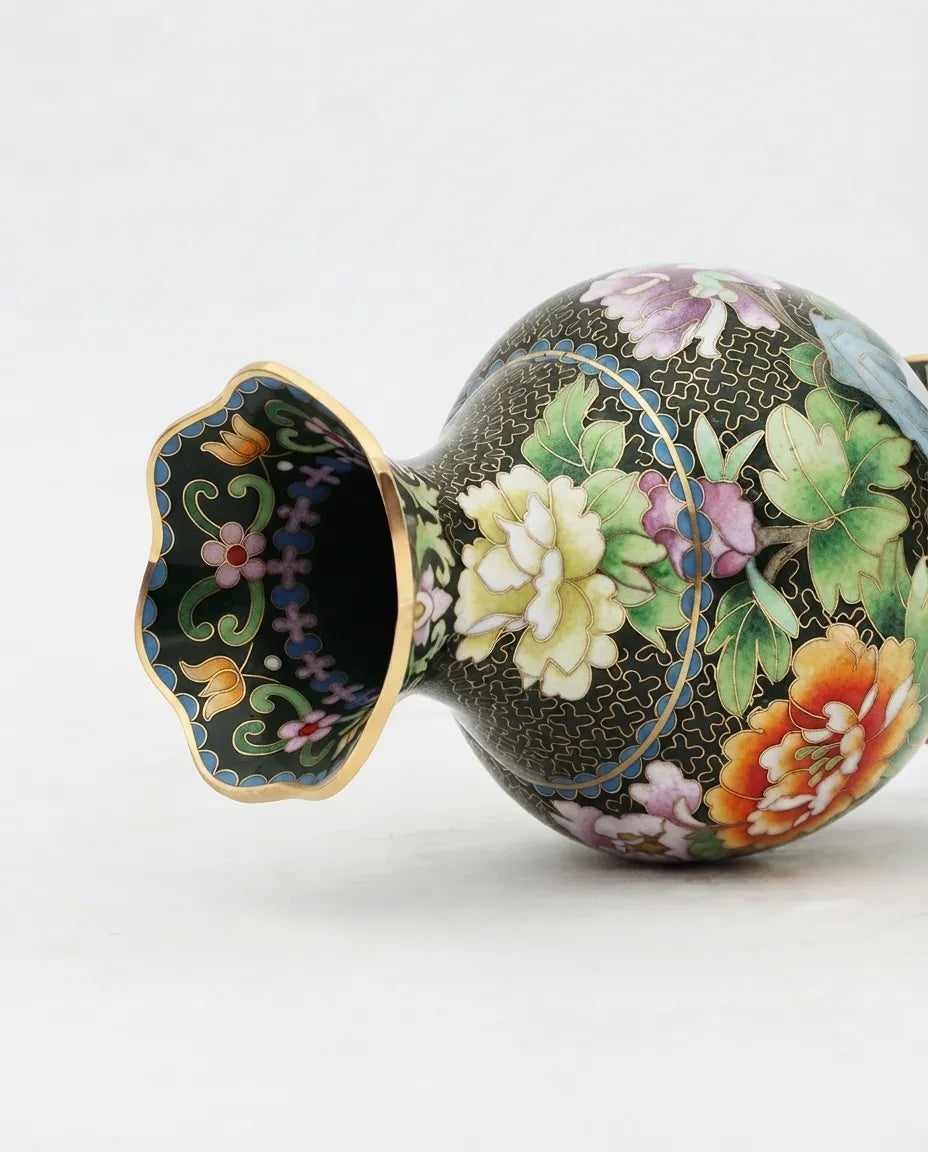 Close-up detail of the gold-plated copper rim and enamel pomegranate pattern on this Royal Cloisonne vase,a premium piece for luxury home decor and home gifts